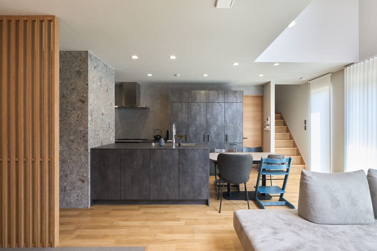 トヨタホーム愛知　家電を隠す設計と、無駄のない動線で美しく整うダイニングキッチン