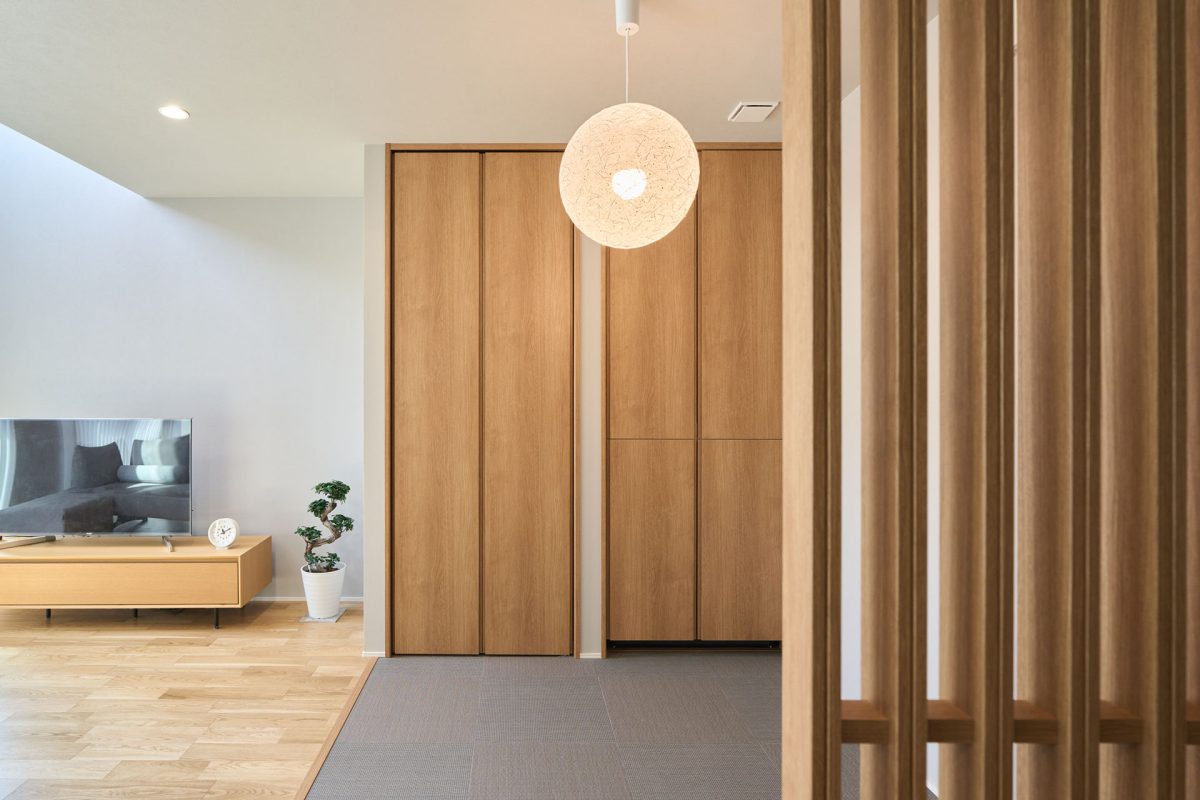 トヨタホーム愛知　木製ルーバーが和モダンな雰囲気を纏うくつろぎスペース